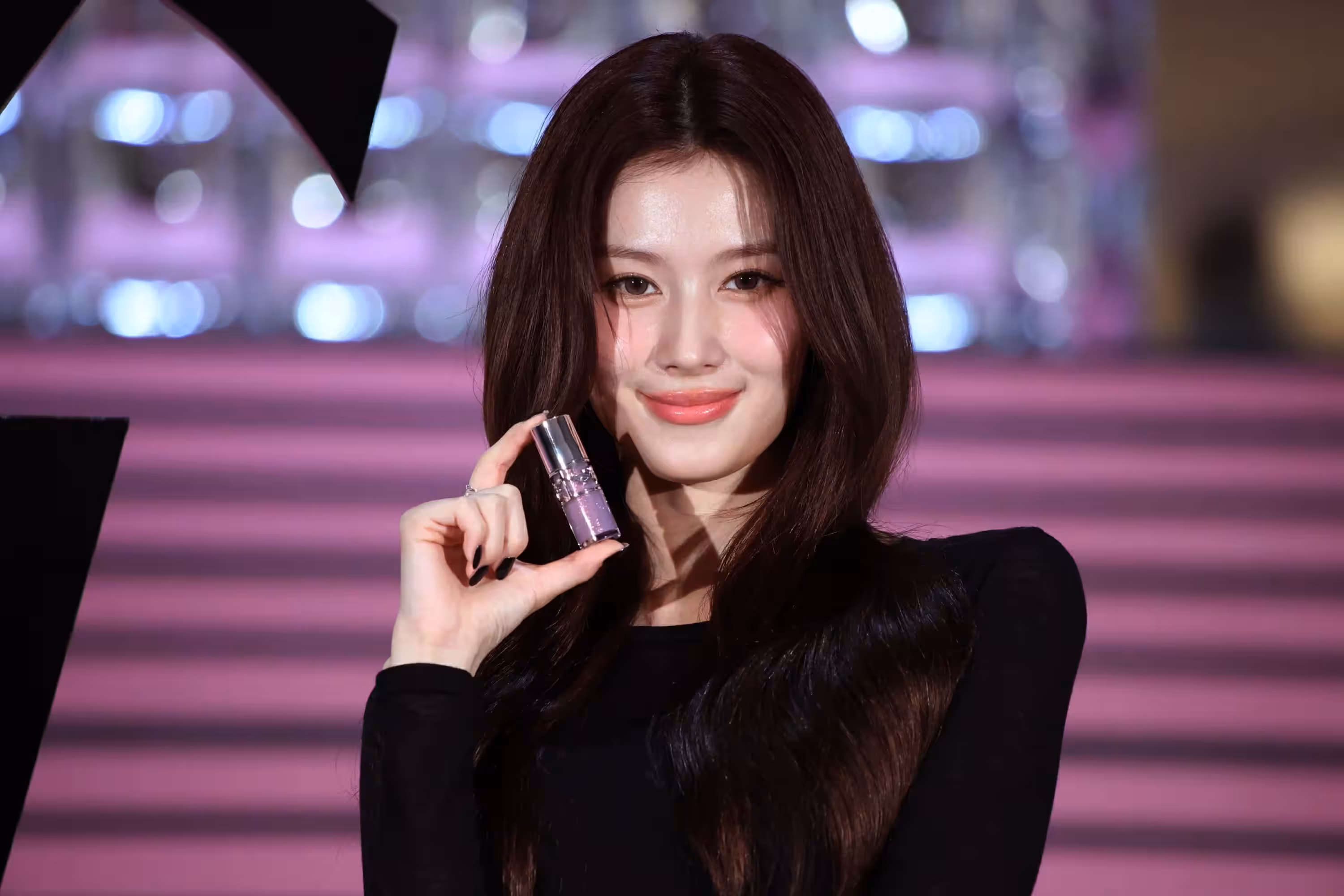 Minatozaki Sana Nhóm Nhạc TWICE Xuất hiện Tại YSL BEAUTY LOVE GAME TOKYO UNDERGROUND