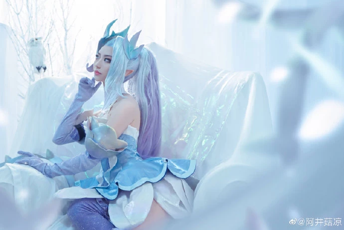 Gái Xinh Cosplay Liên Minh Huyền Thoại Zyra