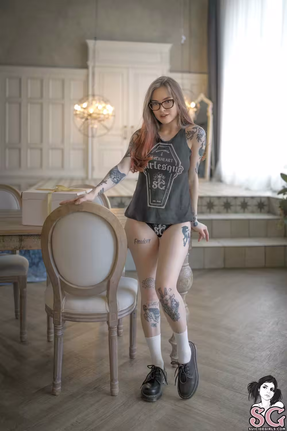Alenagzhel - Cô Gái Âu Mỹ Xăm Trổ Mẫu Ảnh Người Lớn 18+