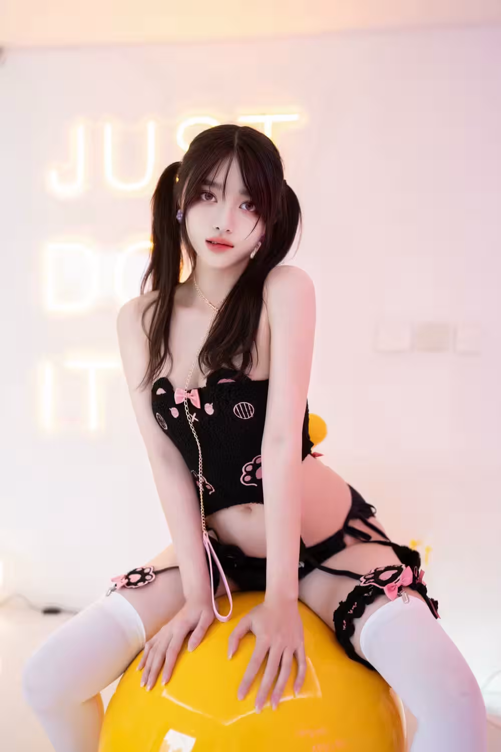 Tạp Chí Hình Ảnh Người Lớn Của Cô Gái Trung Hoa Lộ Lộ