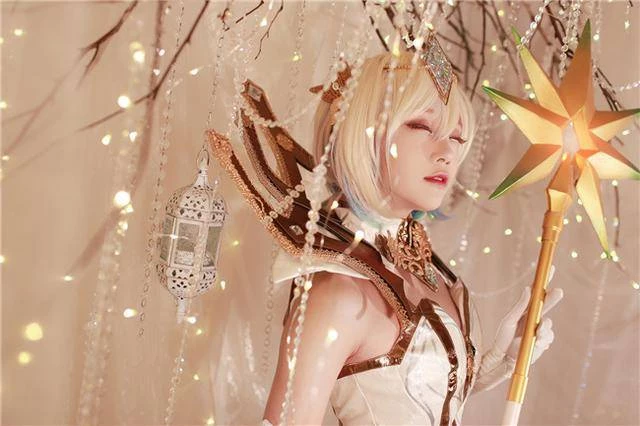 Gái Xinh Cosplay LUX Trong Liên Minh Huyền Thoại LOL