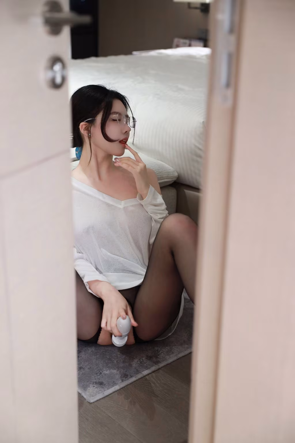 Cô Gái Chân Dài China Tự Sướng Trong Phòng Tắm