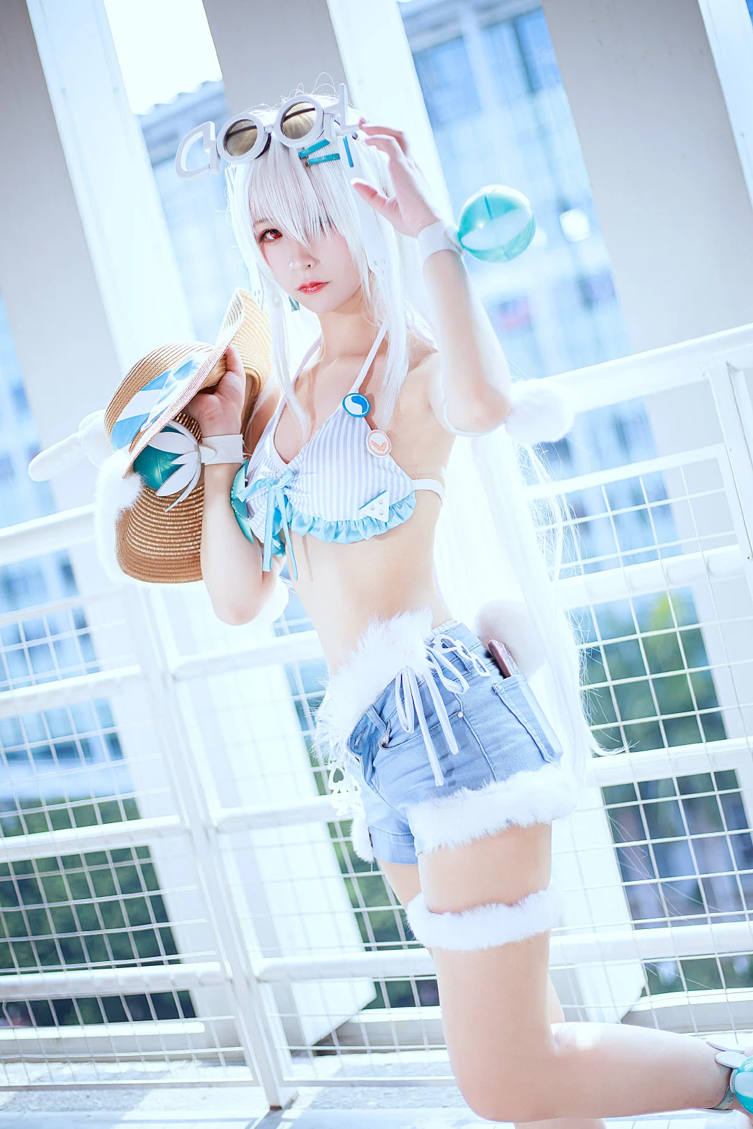 mỹ nữ cosplay hóa trang Crimson Abyss trong Punishing: Gray Raven