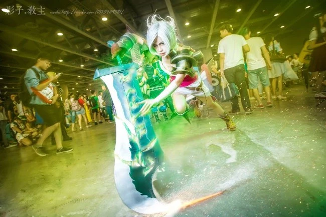 Lưỡi dao lưu vong Cosplay riven Liên minh huyền thoại