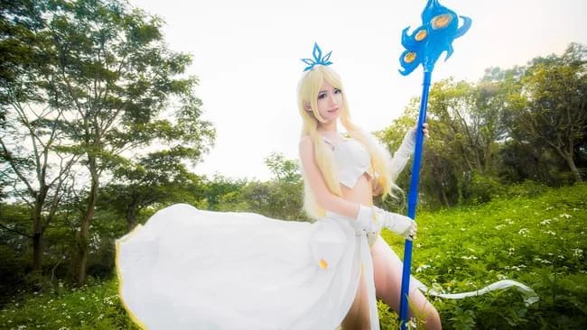 Liên minh huyền thoại cosplay jenna Support chân dài